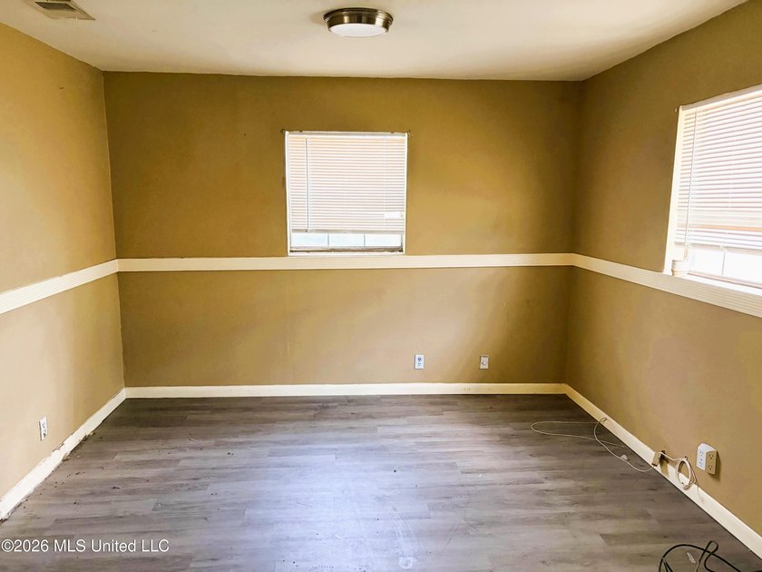 INVESTORS SPECIAL!!! This home is ready for a transformation - photo 8