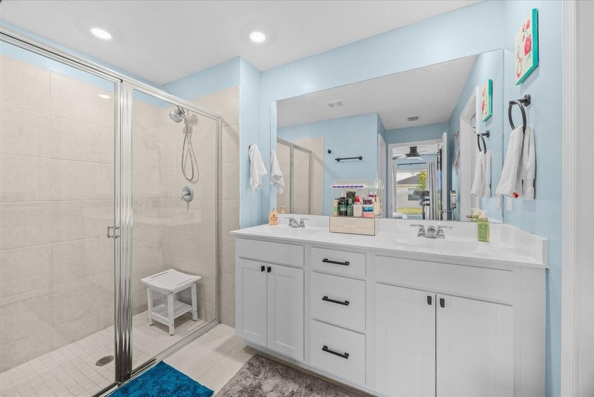 Welcome to this thoughtfully designed 3 bedroom, 2 bathroom - photo 19