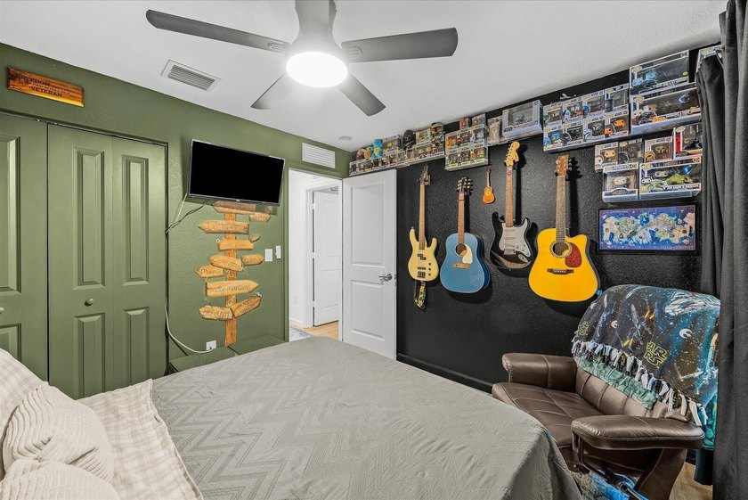 Welcome to this thoughtfully designed 3 bedroom, 2 bathroom - photo 23
