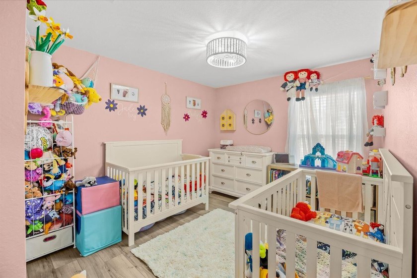 Welcome to this thoughtfully designed 3 bedroom, 2 bathroom - photo 24