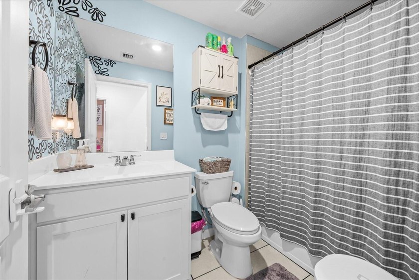 Welcome to this thoughtfully designed 3 bedroom, 2 bathroom - photo 26