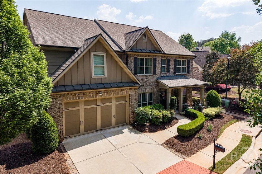 Beautiful home in highly-desirable Rowan Oak Courtyard, a - photo 2