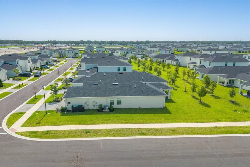 Welcome to this thoughtfully designed 3 bedroom, 2 bathroom - photo 36