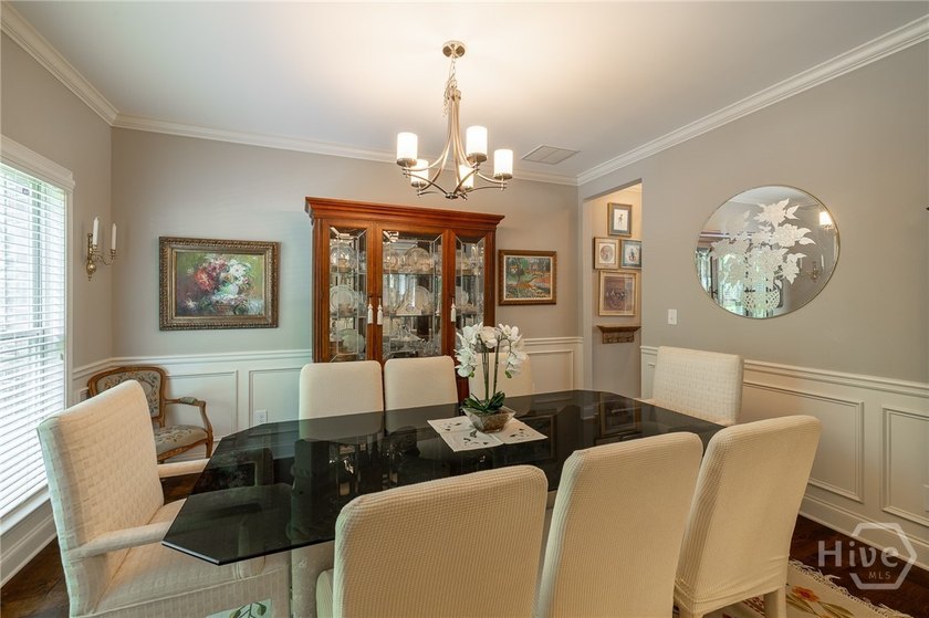 Beautiful home in highly-desirable Rowan Oak Courtyard, a - photo 7