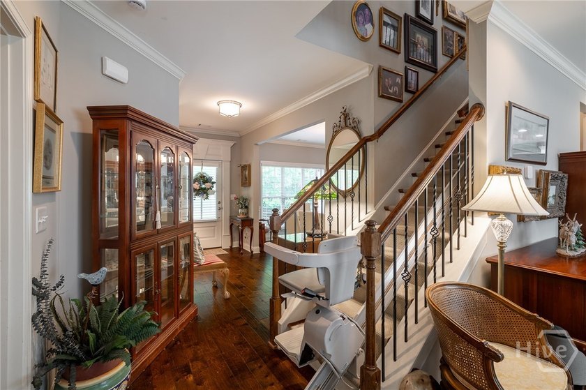 Beautiful home in highly-desirable Rowan Oak Courtyard, a - photo 9