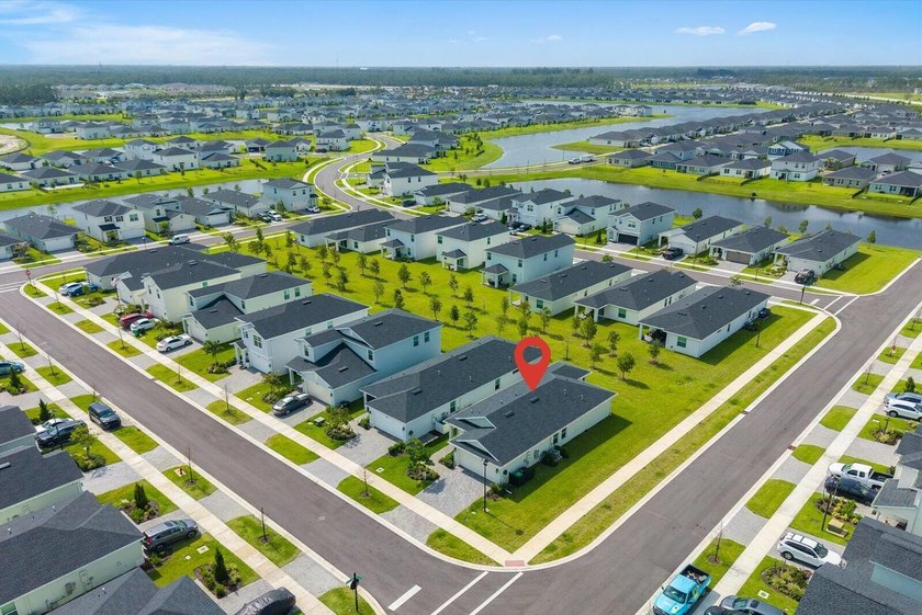 Welcome to this thoughtfully designed 3 bedroom, 2 bathroom - photo 40