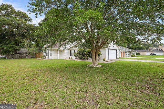 A beautifully updated 3 bedroom, 2 bath home located in the - photo 2