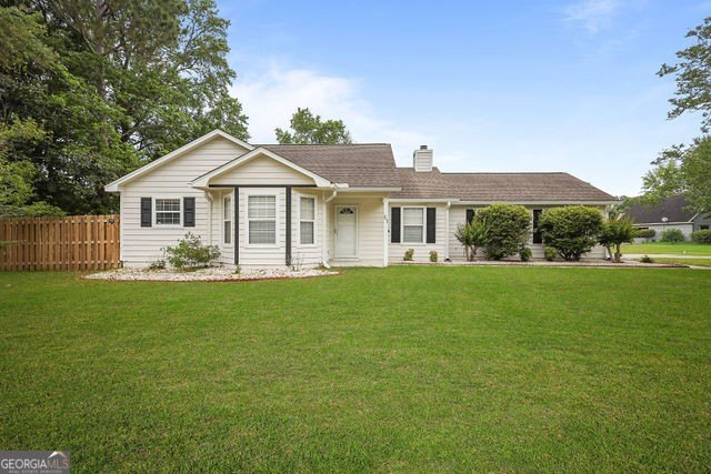 A beautifully updated 3 bedroom, 2 bath home located in the - photo 3