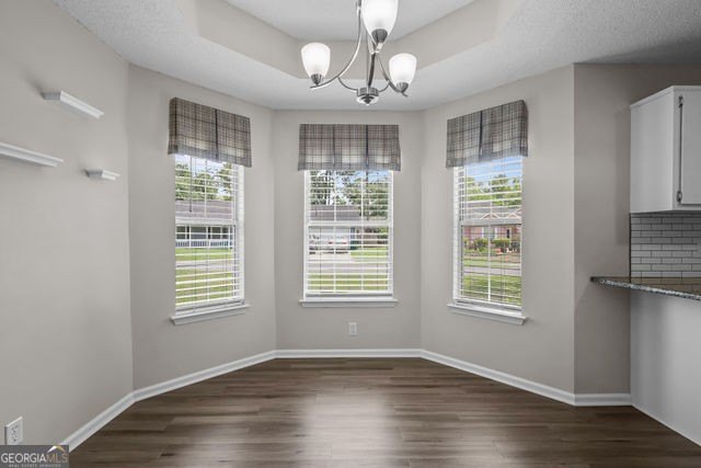 A beautifully updated 3 bedroom, 2 bath home located in the - photo 9