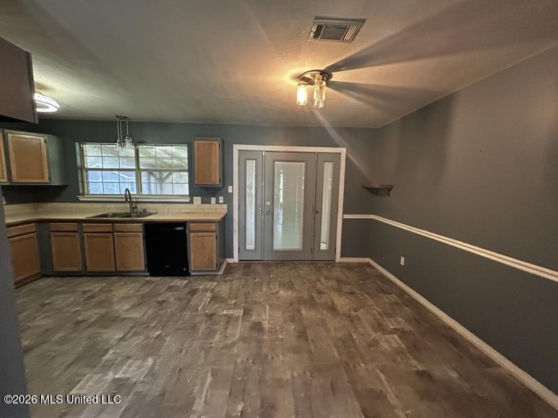 This property features 3 bedrooms and 2 bathrooms. Covered back - photo 6
