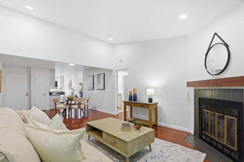 Welcome 1547 Four Oaks Circle, this beautifully updated - photo 3