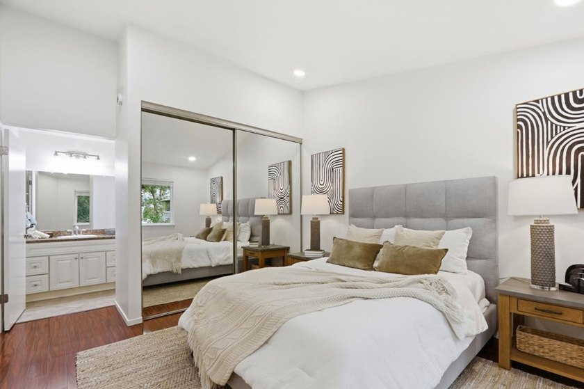 Welcome 1547 Four Oaks Circle, this beautifully updated - photo 10