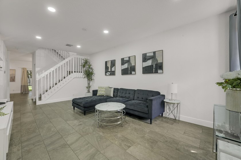 Beautifully renovated 3-bedroom, 2.5-bathroom townhome in the - photo 10