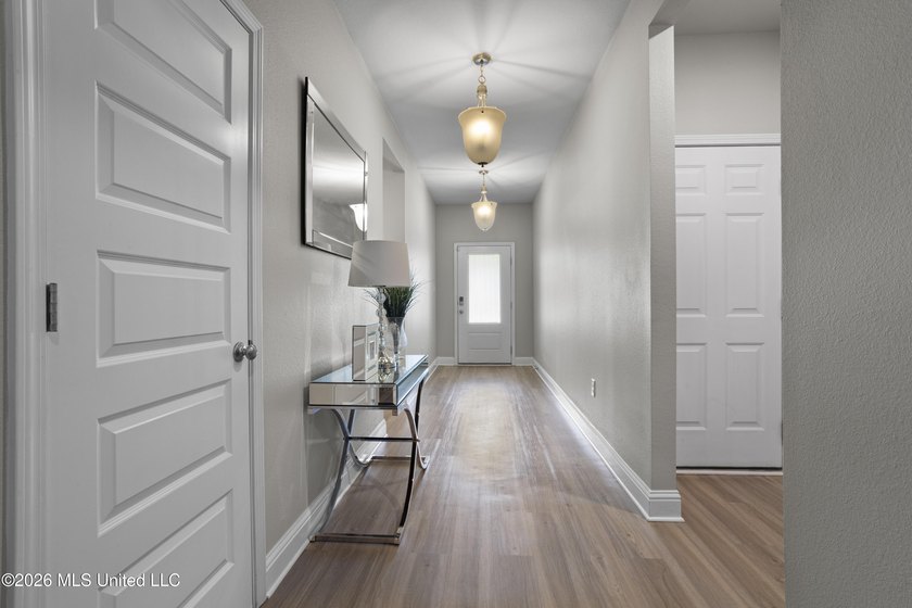 Welcome home to this beautifully maintained 4-bedroom, 3-bath - photo 4