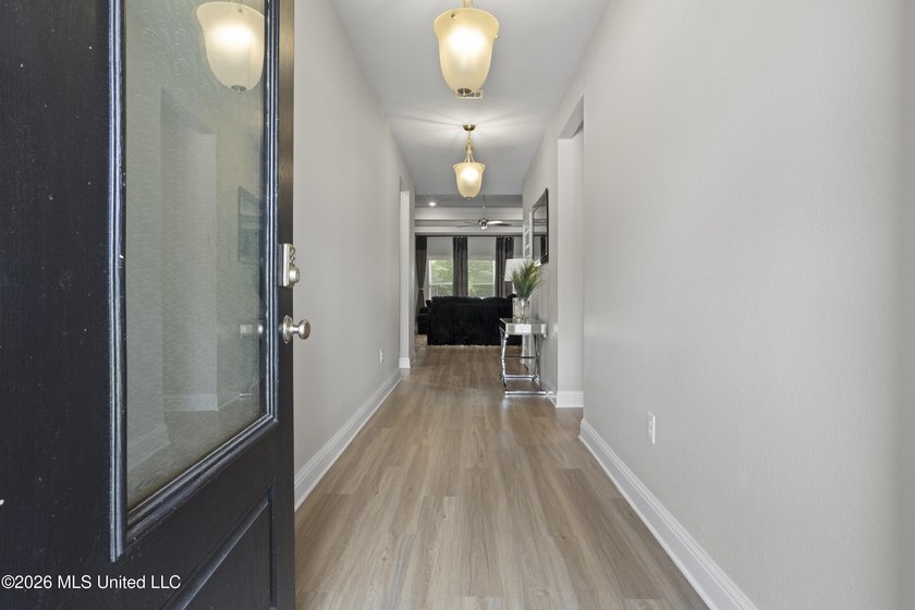 Welcome home to this beautifully maintained 4-bedroom, 3-bath - photo 6