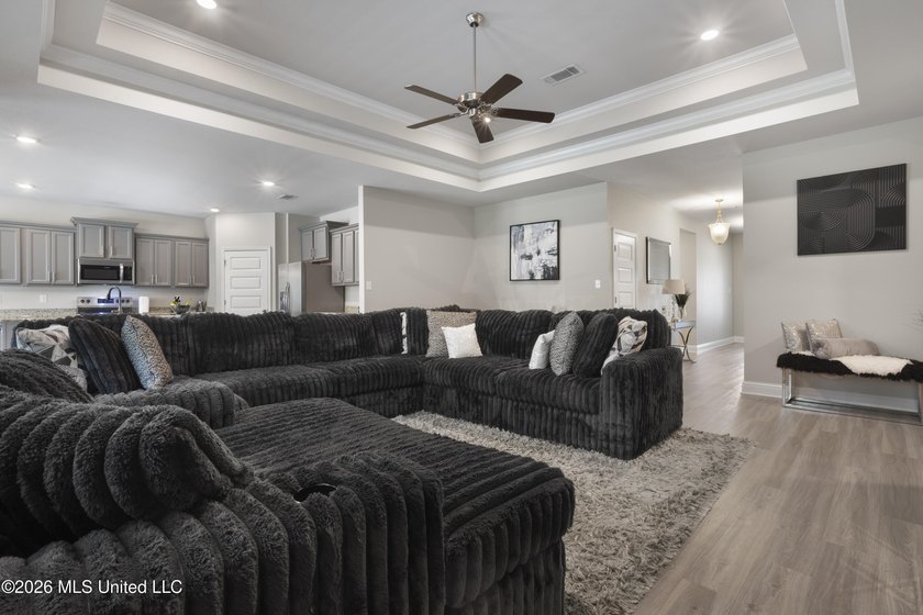 Welcome home to this beautifully maintained 4-bedroom, 3-bath - photo 8