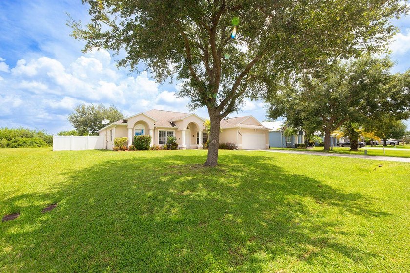 Welcome to your private oasis in the heart of Fort Pierce! This - photo 4
