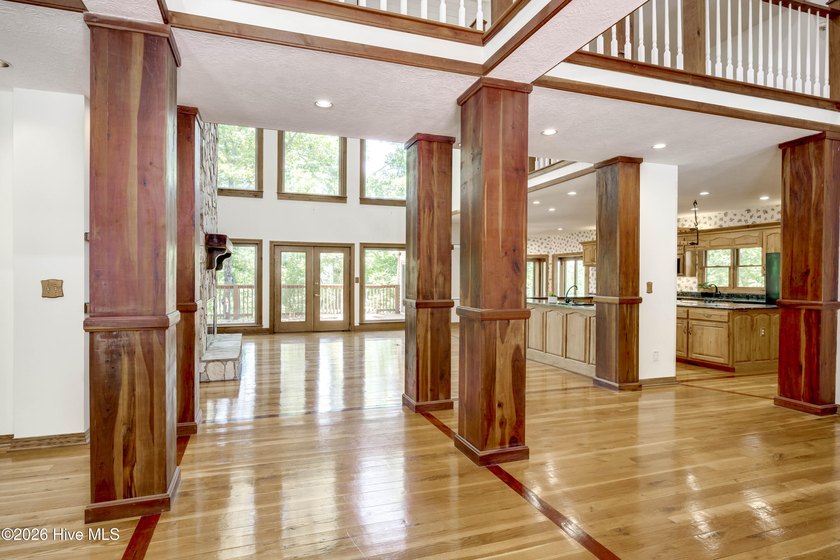 Welcome to an extraordinary lakefront retreat in Savannah Lakes - photo 11