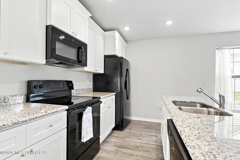 Move-in ready in Turtle Creek. New carpet, fresh paint, and all - photo 13