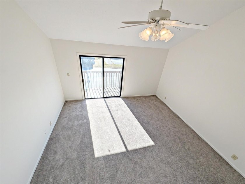This 2br/2ba condo is move in ready. The owner just had all of - photo 16