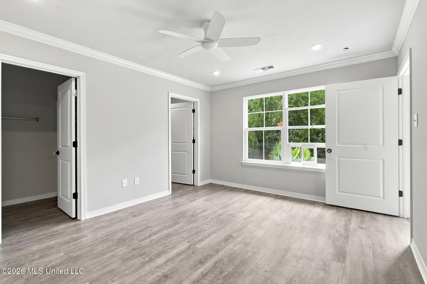 Move-in ready in Turtle Creek. New carpet, fresh paint, and all - photo 18