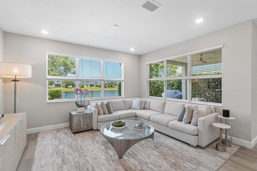 HURRY, THIS ONE WONT LAST !!! LUXURY LIVING ON A SPECTACULAR - photo 18