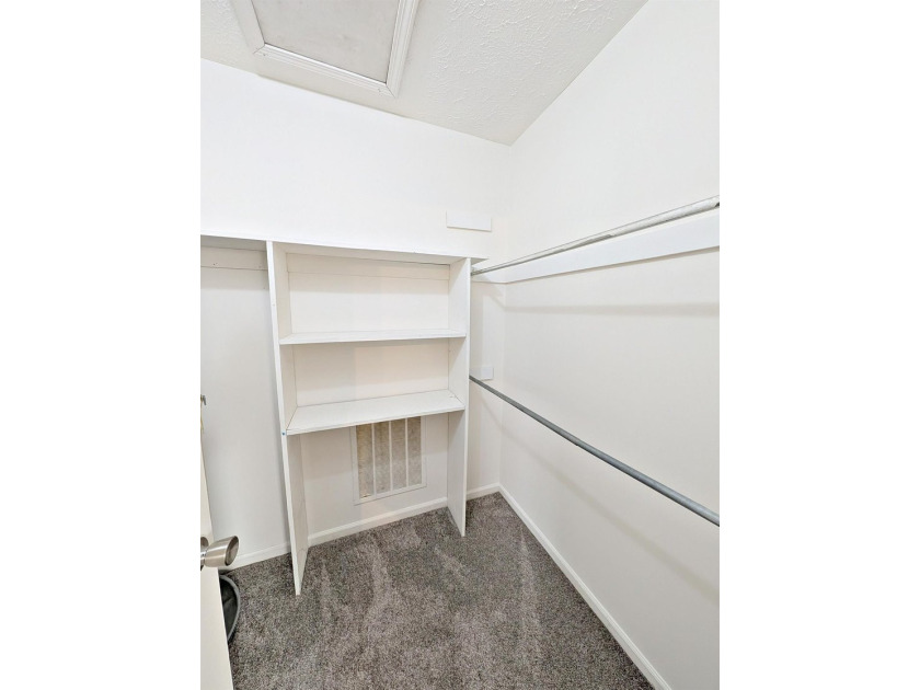 This 2br/2ba condo is move in ready. The owner just had all of - photo 20