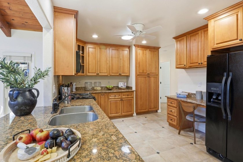Welcome to 4871 Rue Bordeaux, a beautiful home offering 3 - photo 10