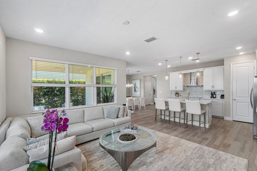 HURRY, THIS ONE WONT LAST !!! LUXURY LIVING ON A SPECTACULAR - photo 21