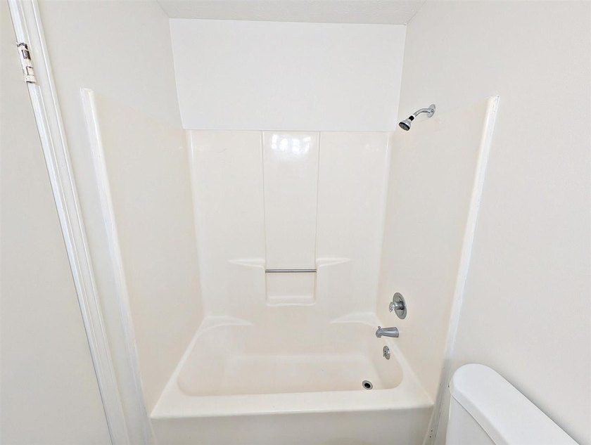 This 2br/2ba condo is move in ready. The owner just had all of - photo 22