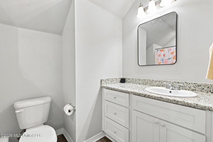Move-in ready in Turtle Creek. New carpet, fresh paint, and all - photo 24