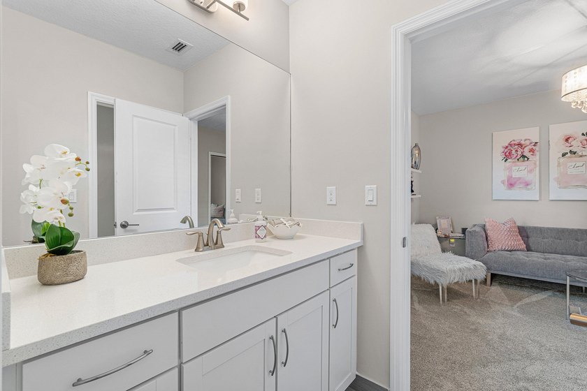 HURRY, THIS ONE WONT LAST !!! LUXURY LIVING ON A SPECTACULAR - photo 27