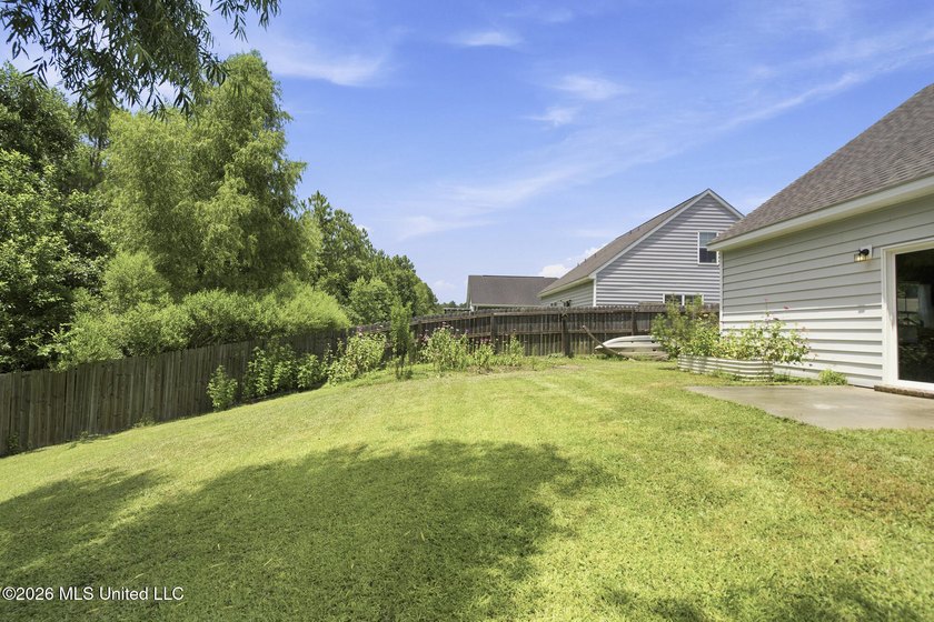 Move-in ready in Turtle Creek. New carpet, fresh paint, and all - photo 28