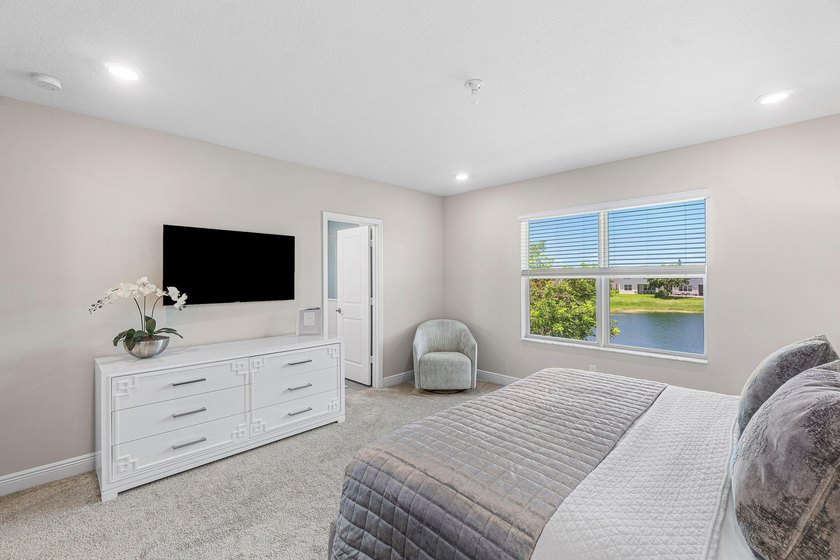 HURRY, THIS ONE WONT LAST !!! LUXURY LIVING ON A SPECTACULAR - photo 32