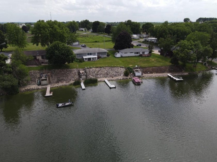Welcome to lake life on Little Green Lake with 90' of pristine - photo 33