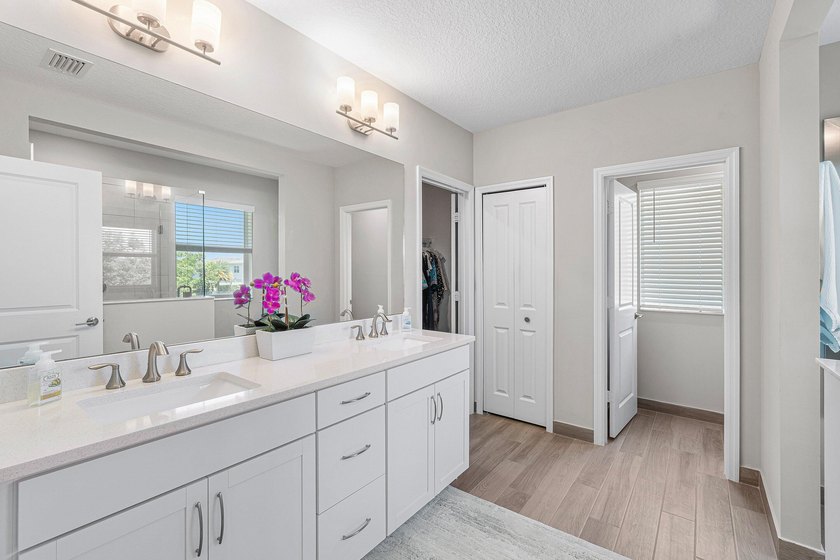 HURRY, THIS ONE WONT LAST !!! LUXURY LIVING ON A SPECTACULAR - photo 37