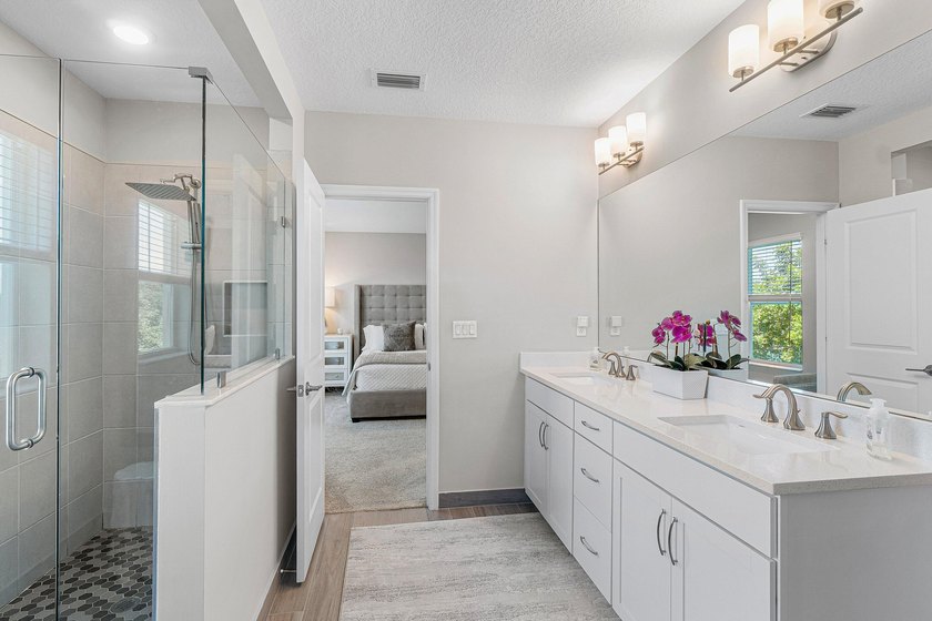 HURRY, THIS ONE WONT LAST !!! LUXURY LIVING ON A SPECTACULAR - photo 38