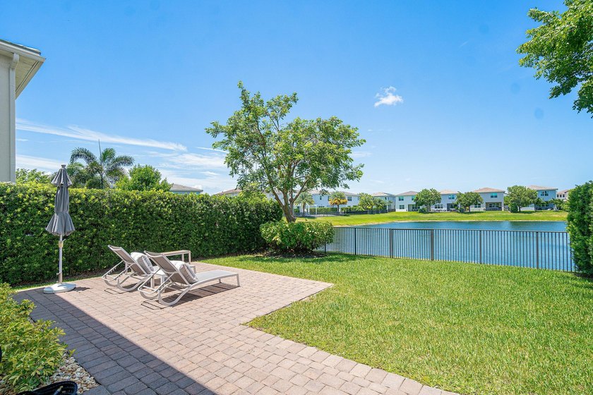 HURRY, THIS ONE WONT LAST !!! LUXURY LIVING ON A SPECTACULAR - photo 45