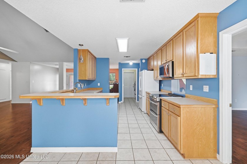 Welcome to 98175 Golf Club Drive, a well-maintained 4-bedroom - photo 10