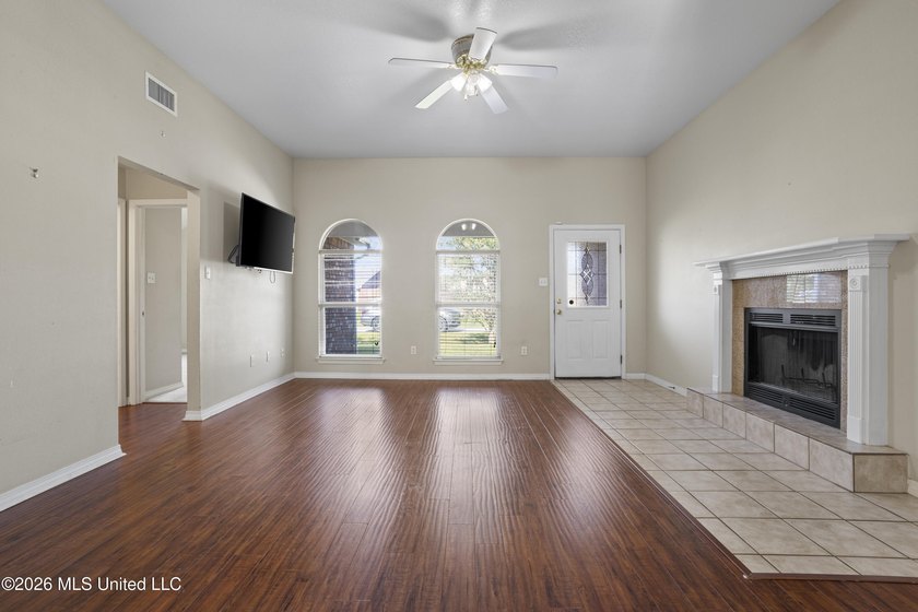 Welcome to this beautiful 4 - bedroom, 2 bath home located in - photo 4