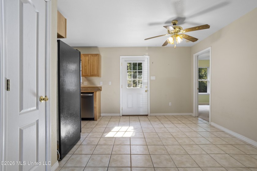Welcome to this beautiful 4 - bedroom, 2 bath home located in - photo 9