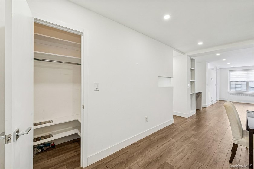 Elegant Forest Hills Living: Renovated Jr-4 Near Austin Street - photo 2