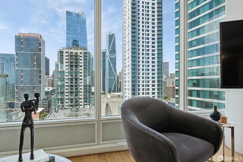 Back on market, One Rincon Hill where iconic views, exquisite - photo 12
