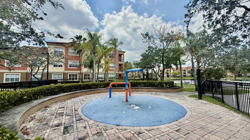 Beautiful 1/1 at Villaggio in Miramar. Mediterranean style gated - photo 22