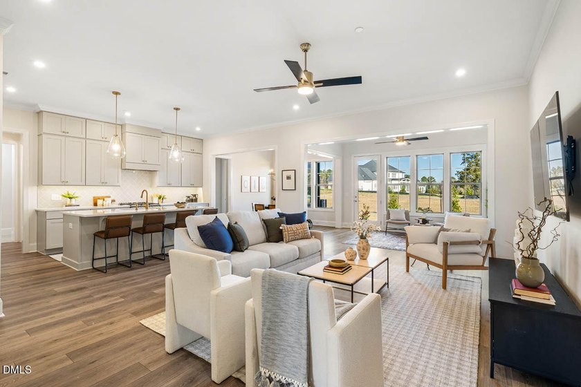 MOVE-IN READY! This beautifully designed executive townhome is - photo 4