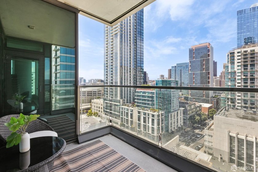 Back on market, One Rincon Hill where iconic views, exquisite - photo 26