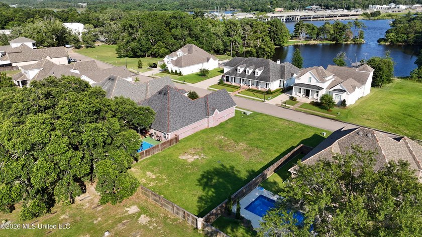 One of the few lots left on *the island*. Build your dream home - photo 2