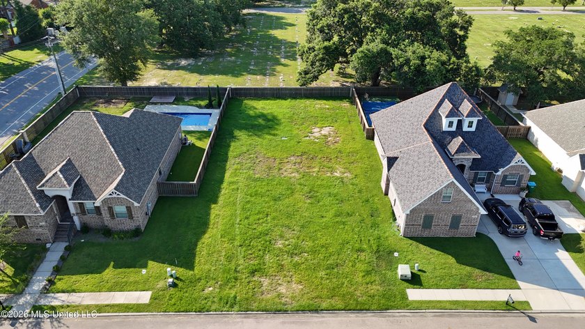One of the few lots left on *the island*. Build your dream home - photo 5