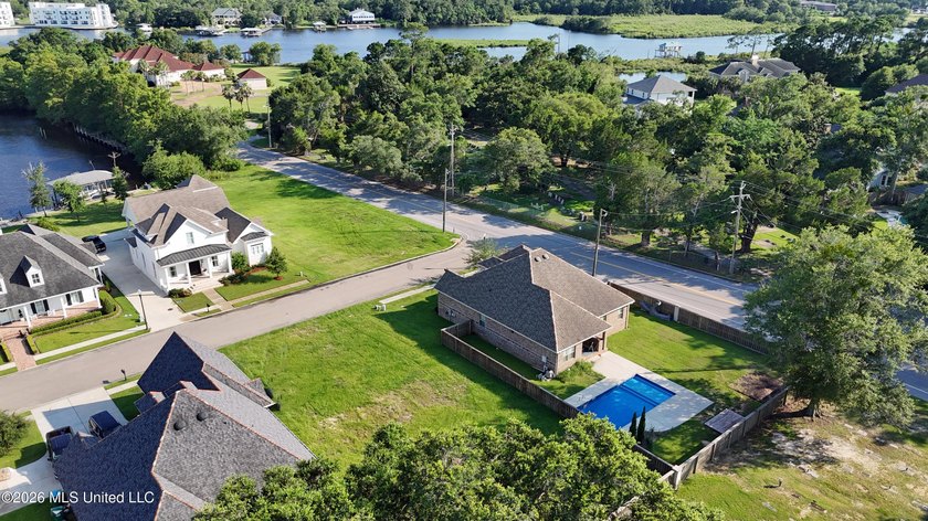 One of the few lots left on *the island*. Build your dream home - photo 6