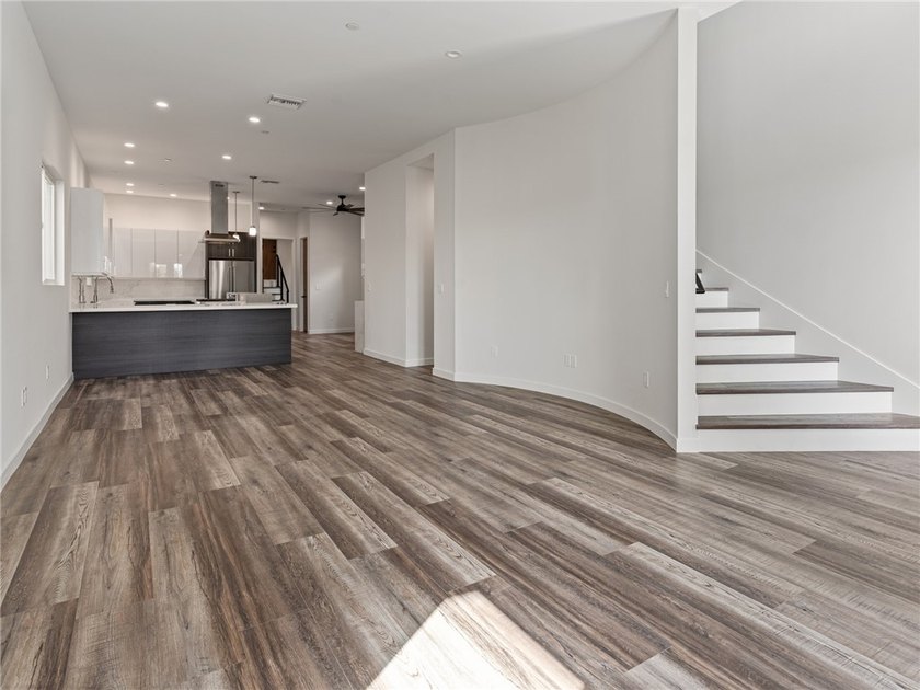 Stunning new-build house in a fantastic El Segundo location! - photo 3